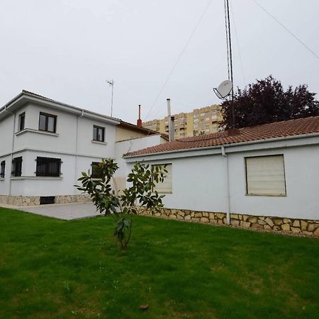 Housing Leon Casa Con Jardin Villa Eksteriør bilde