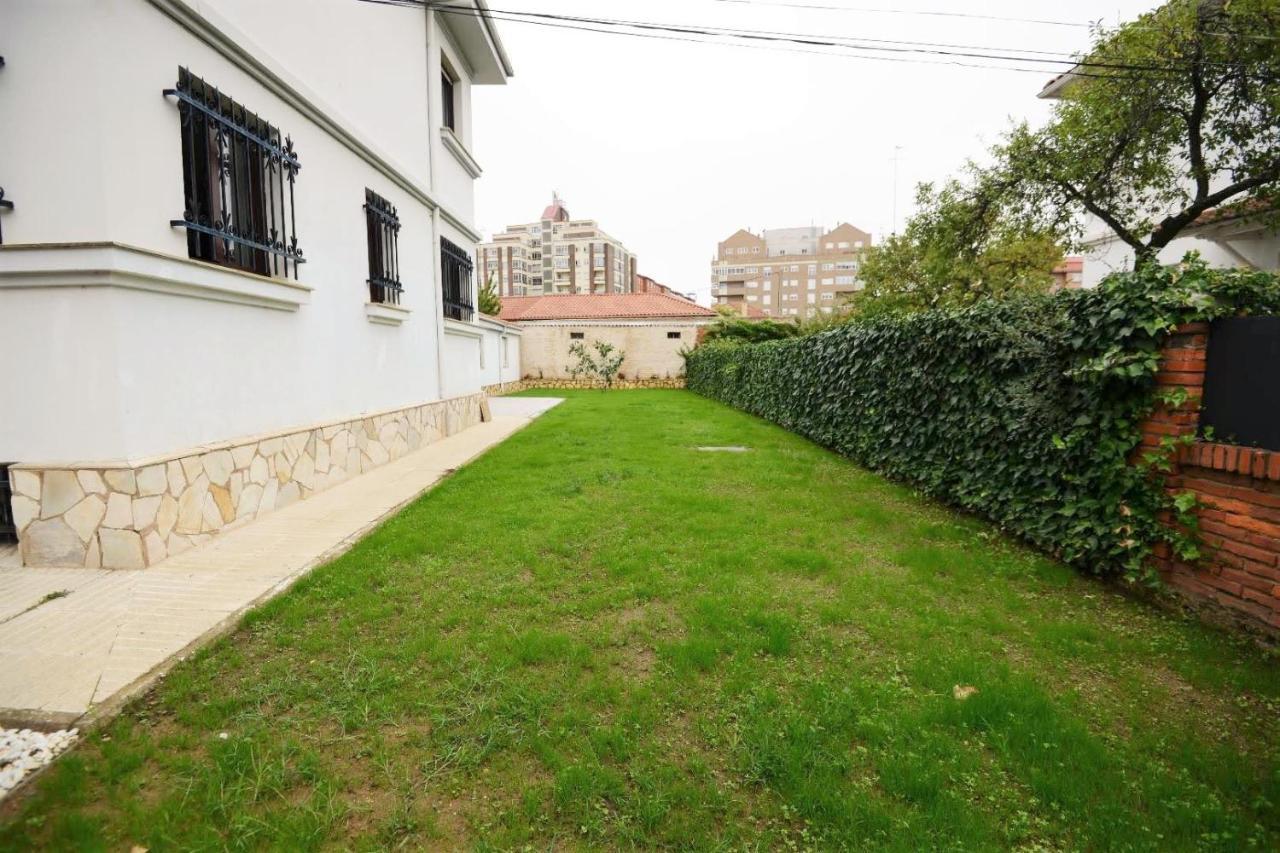 Housing Leon Casa Con Jardin Villa Eksteriør bilde